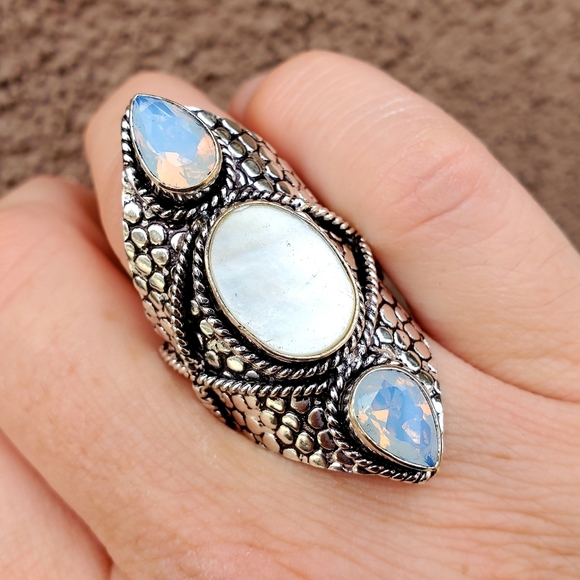 New Mother of Pearl & Milky Opal 925 Silver Statement Ring. - Picture 11 of 16